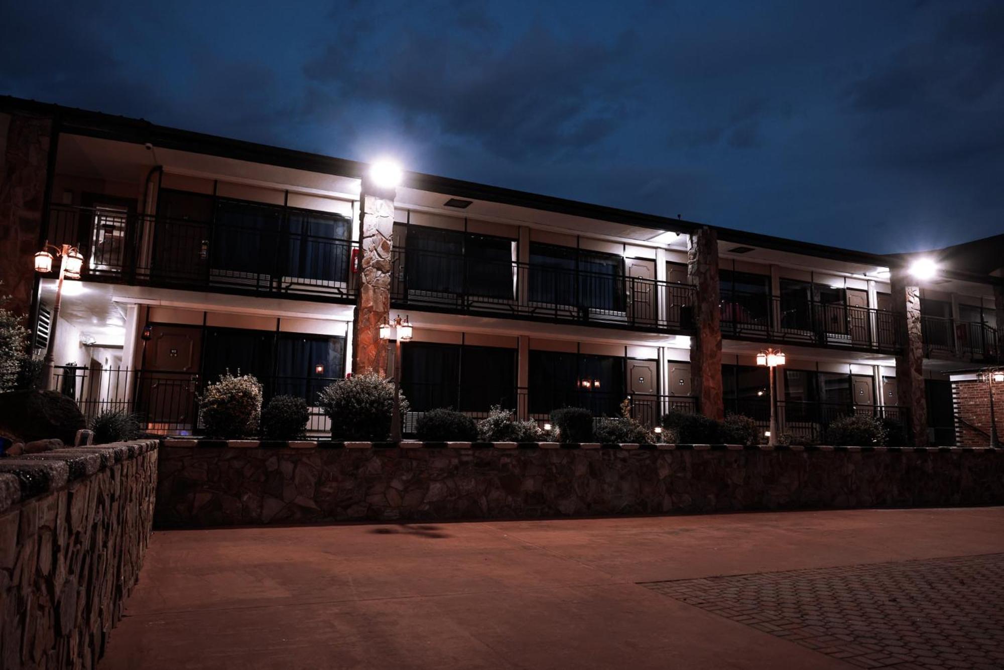 Riverside Inn & Suites By Oyo Danville Ceaser Casino Dış mekan fotoğraf